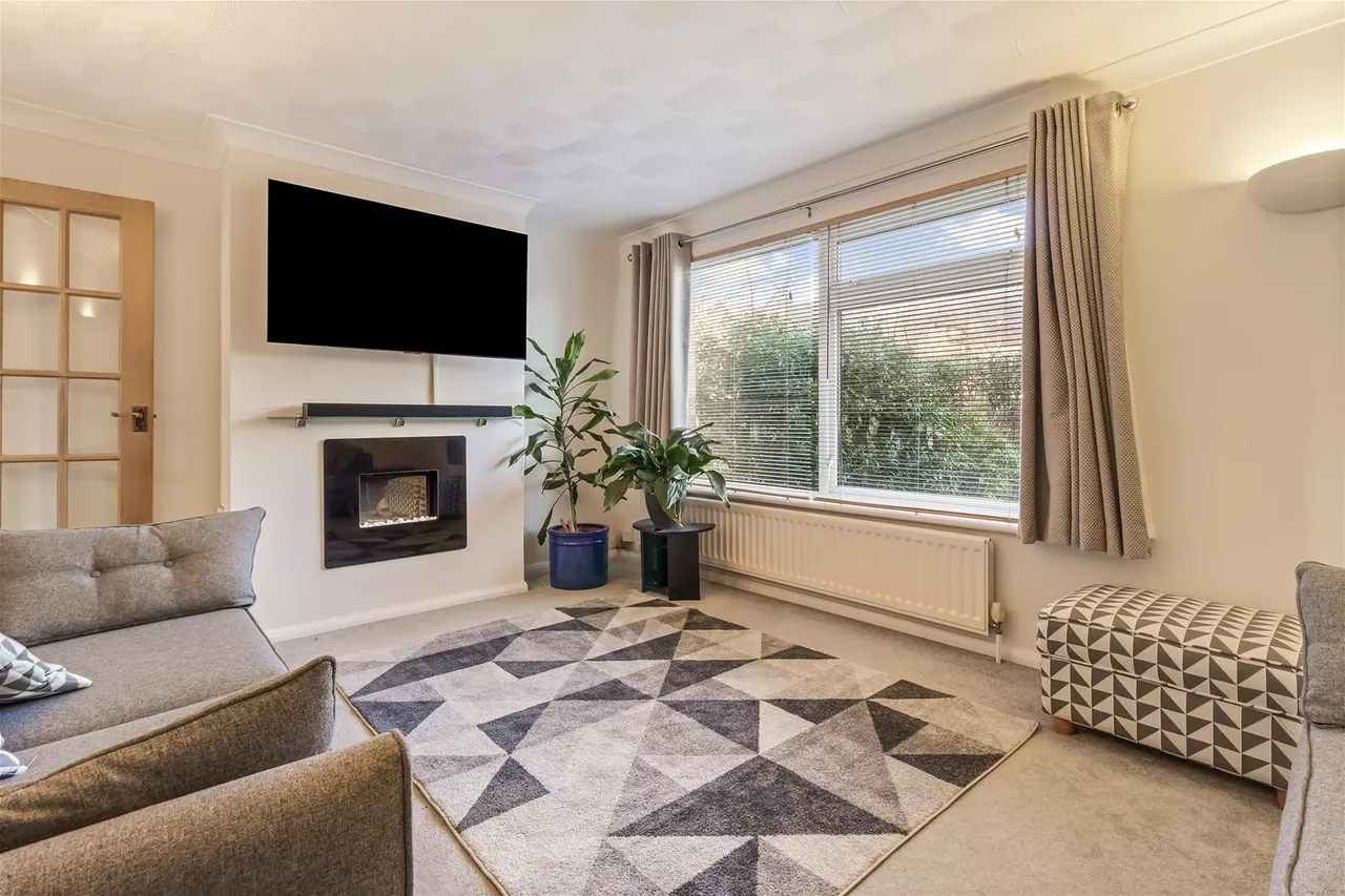 Somerset Close, Worthing, photo 2
