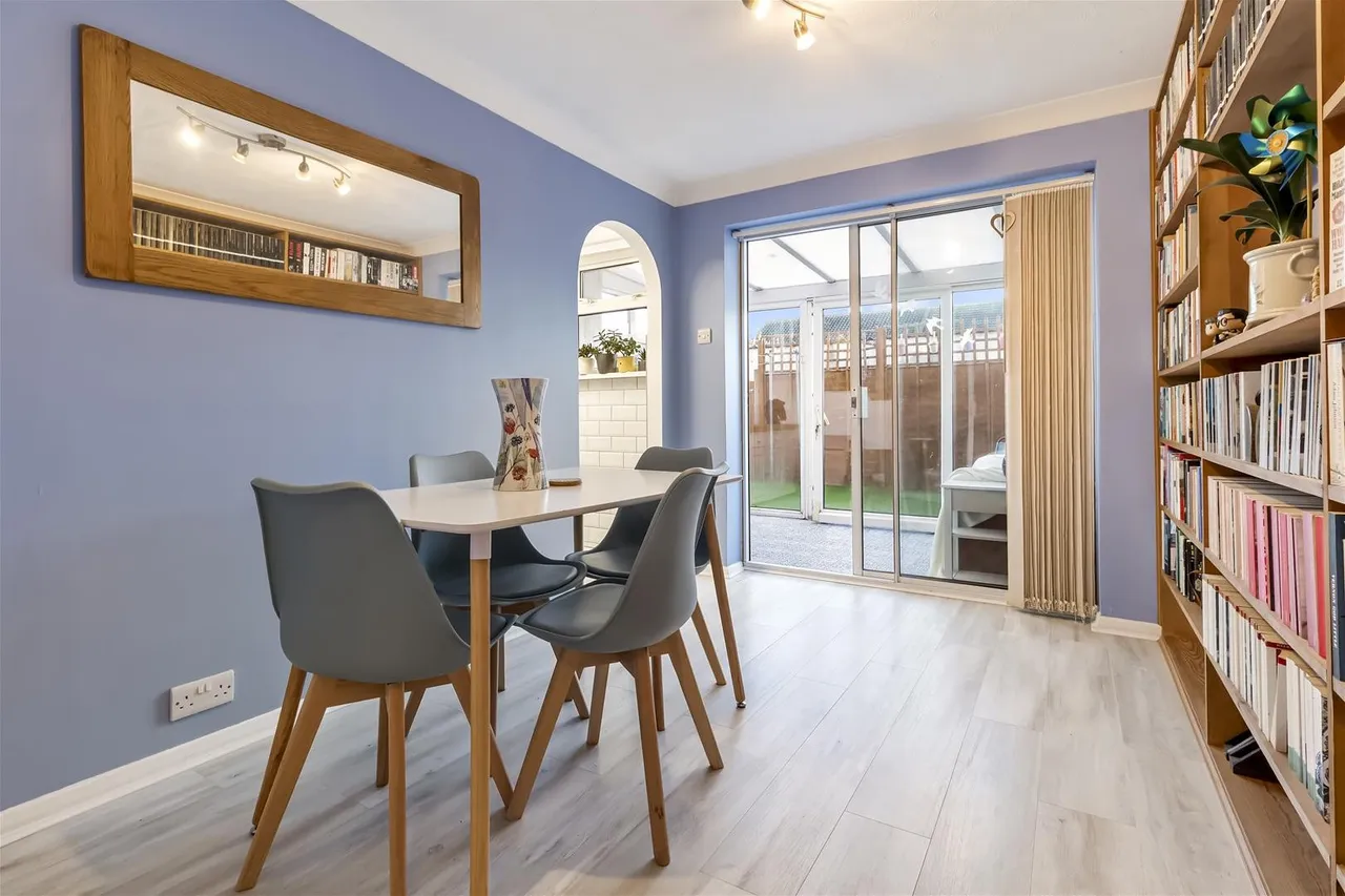 Somerset Close, Worthing, photo 14