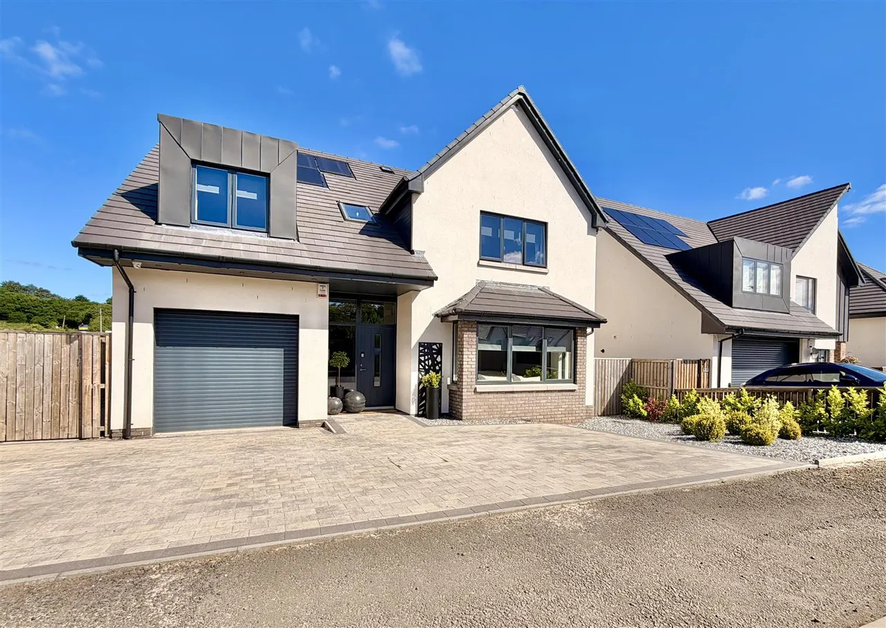 5 bed house for sale — Clyde Gardens, Garrion Bridge, Garrion Bridge, ML9 2FS