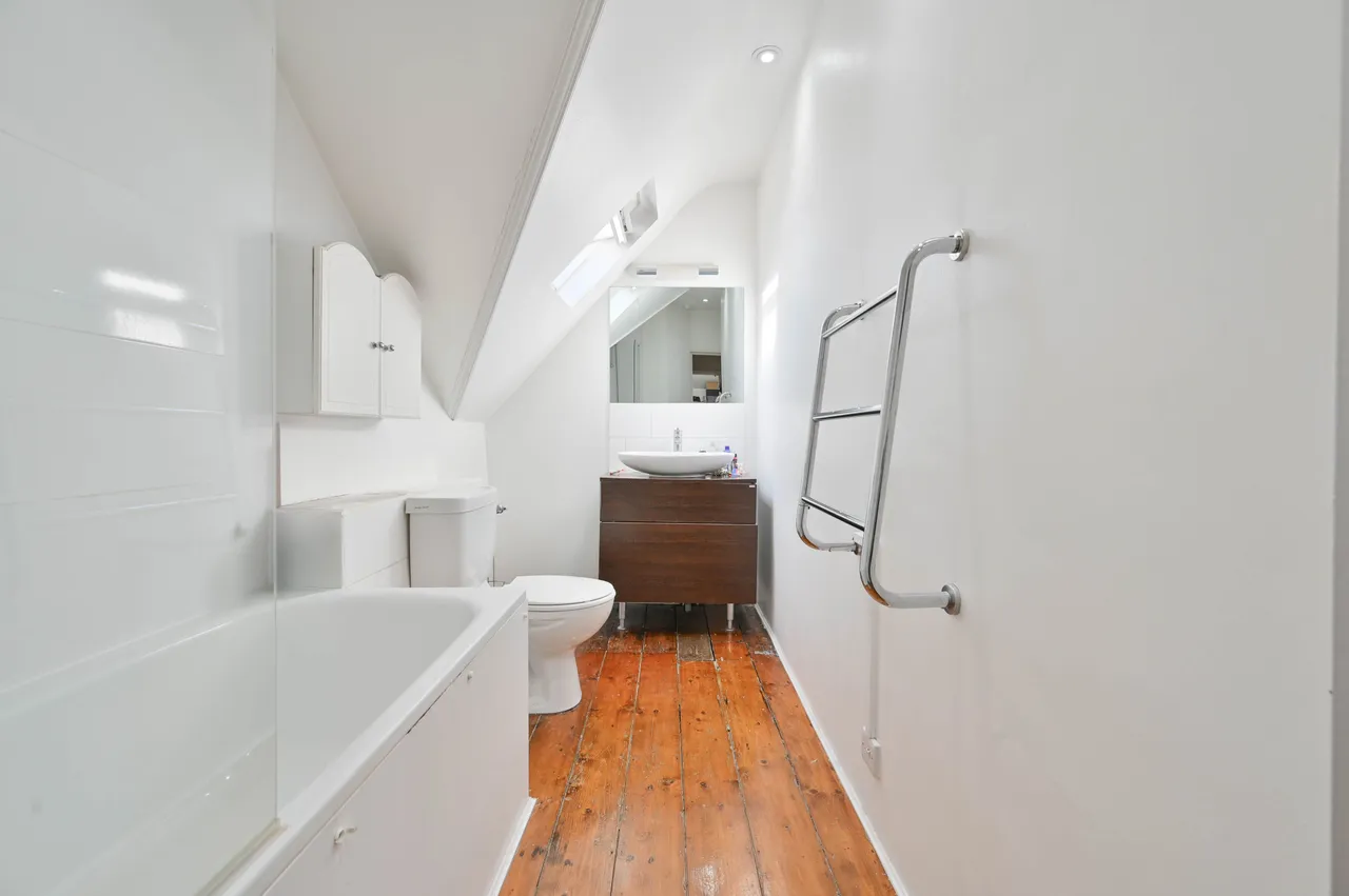 London, SW4, photo 2