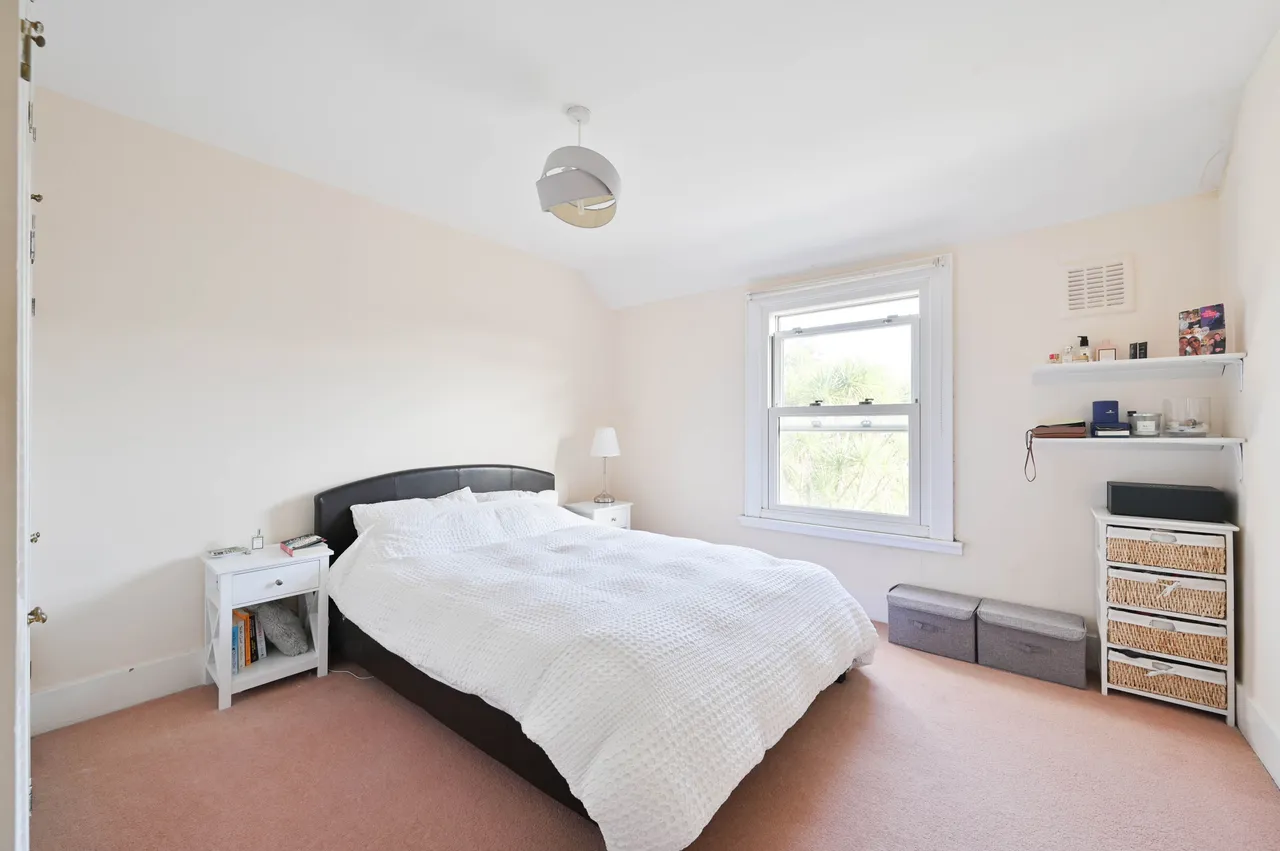 2 bed flat to rent, London, SW4