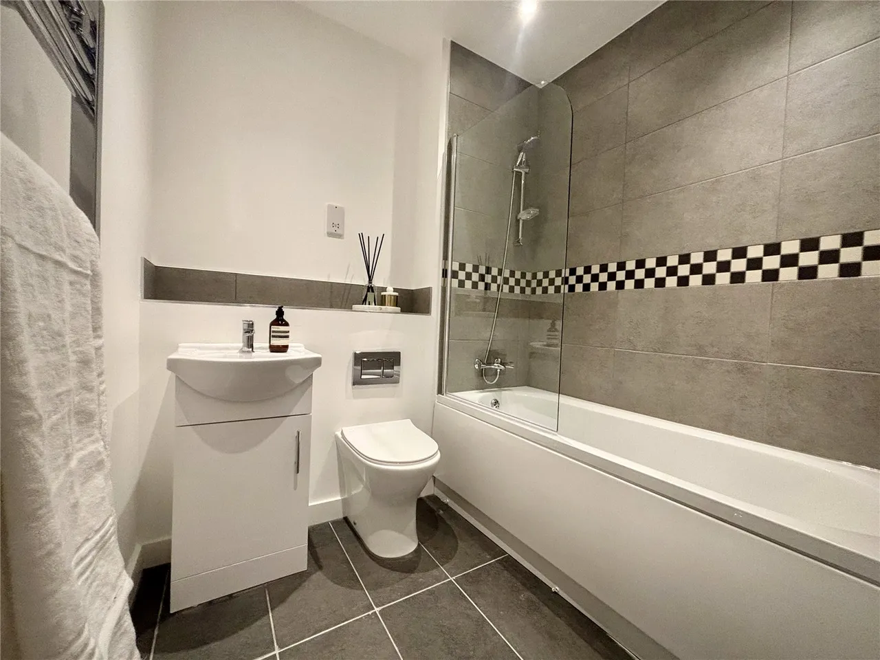 Victoria Road, Aldershot, Hampshire, GU11 1FT, photo 6