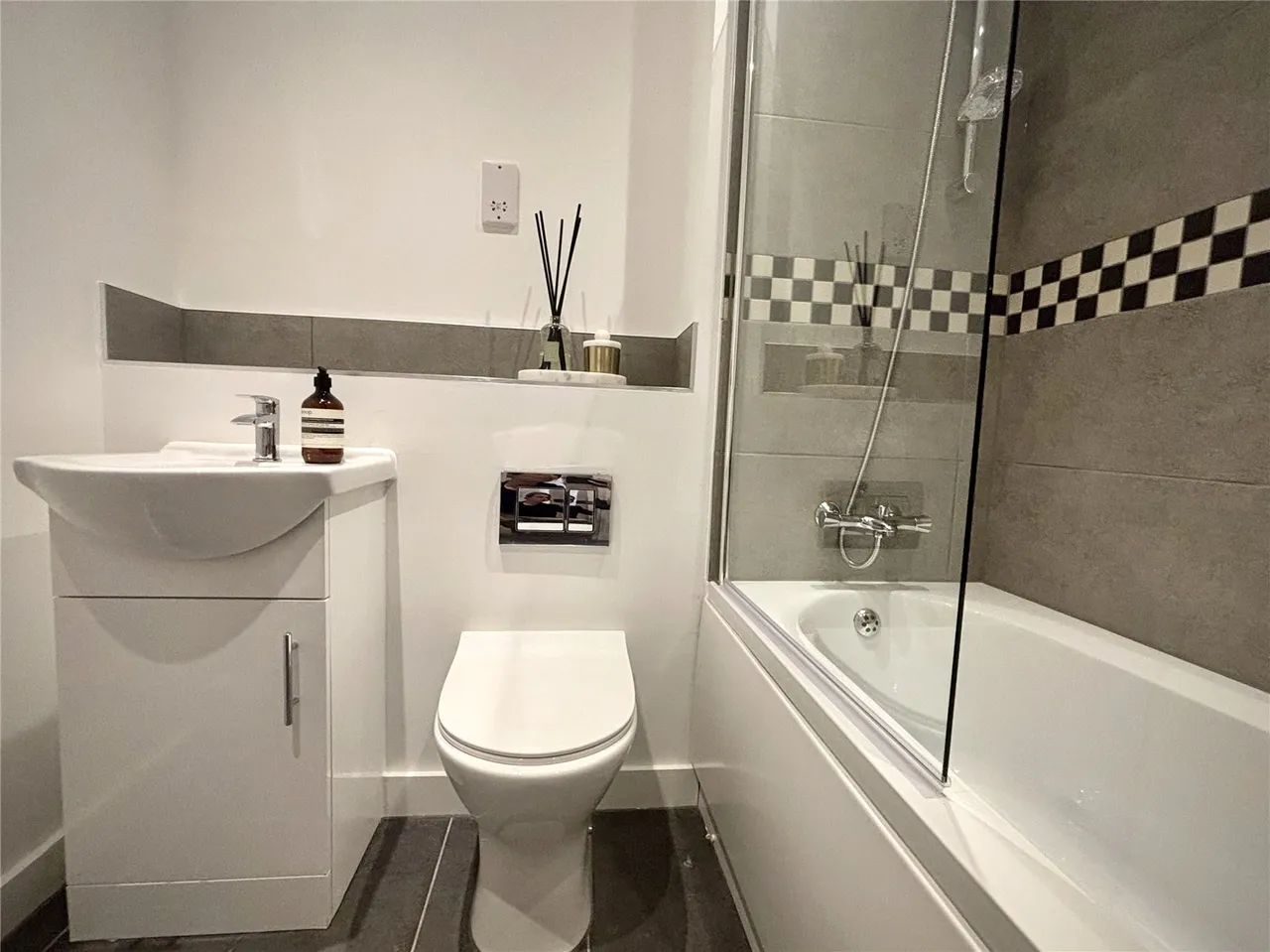 Victoria Road, Aldershot, Hampshire, GU11 1FT, photo 27