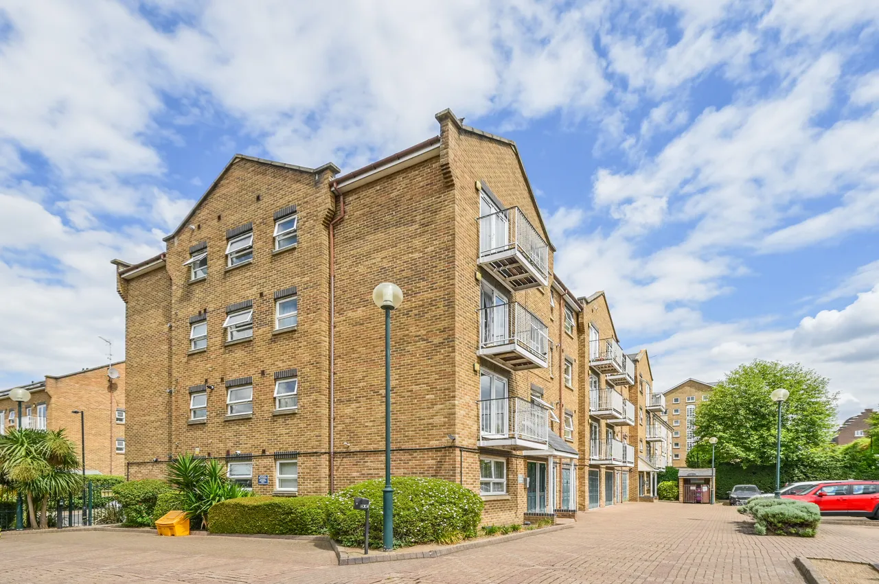 Flat 20 Lyndhurst Lodge, 2 Millennium Drive, London, photo 3