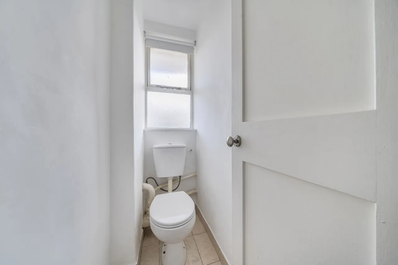 21 Sheraton House, Churchill Gardens, London, photo 4
