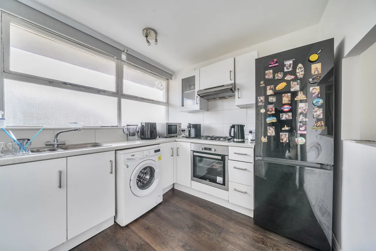 21 Sheraton House, Churchill Gardens, London, photo 6