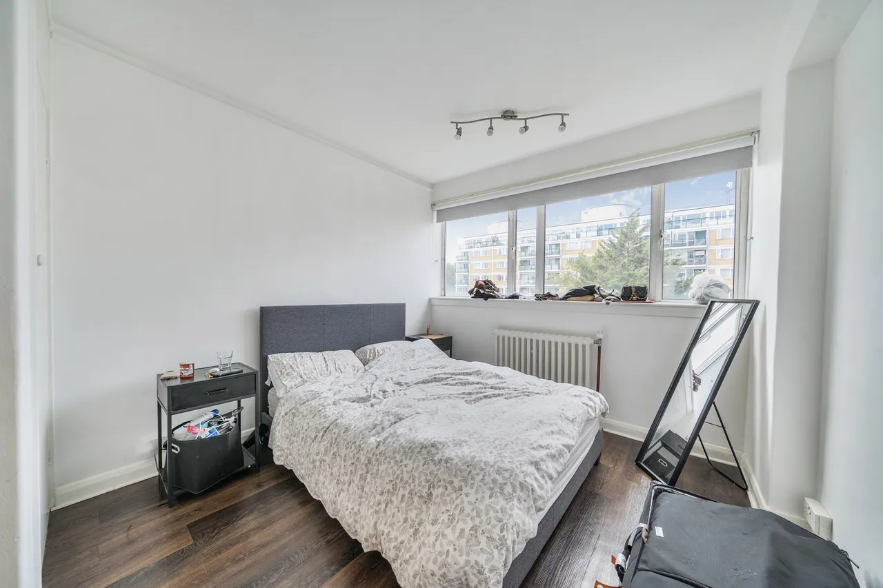 21 Sheraton House, Churchill Gardens, London, photo 10