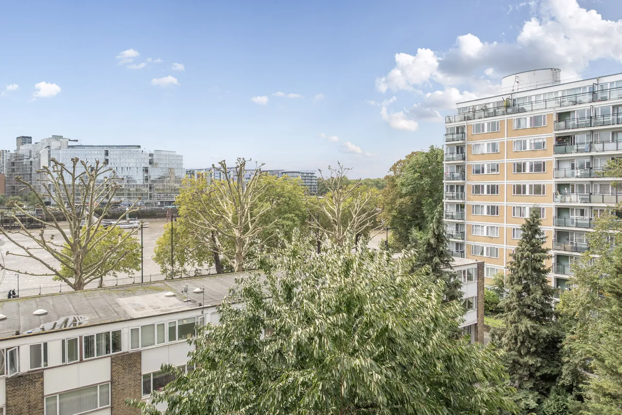 21 Sheraton House, Churchill Gardens, London, photo 11