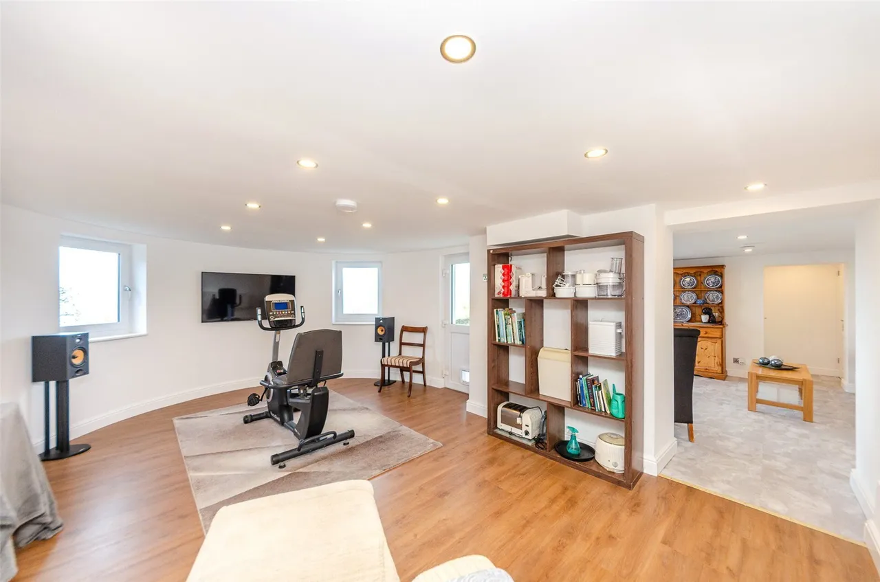Pen Y Bryn Road, Colwyn Bay, LL29, photo 25