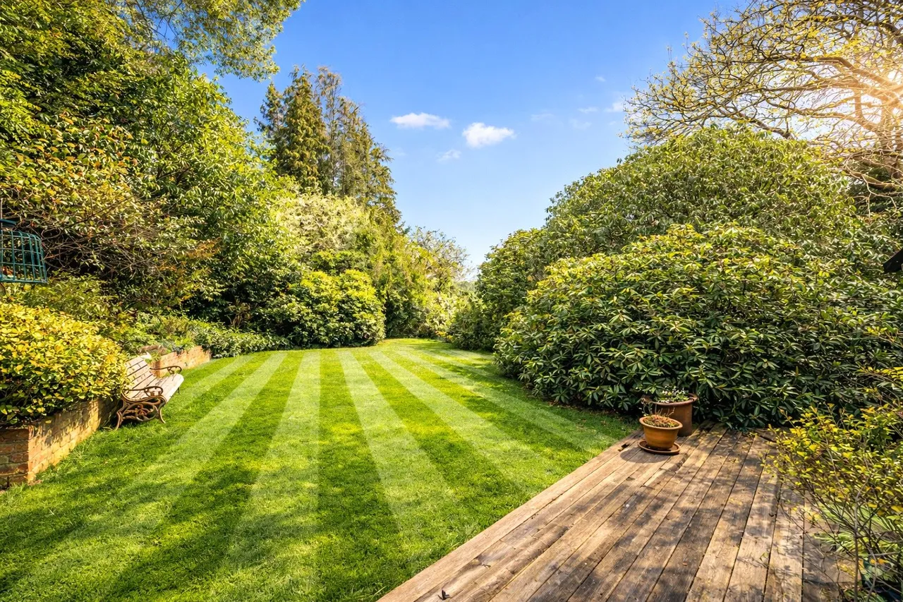 Fairmile Lane, Cobham, KT11, photo 11