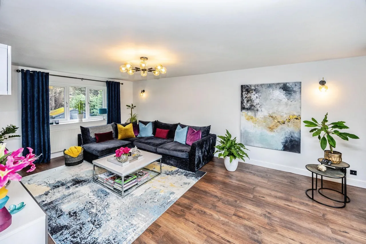 Wakefield Road, Huddersfield, HD8, photo 11