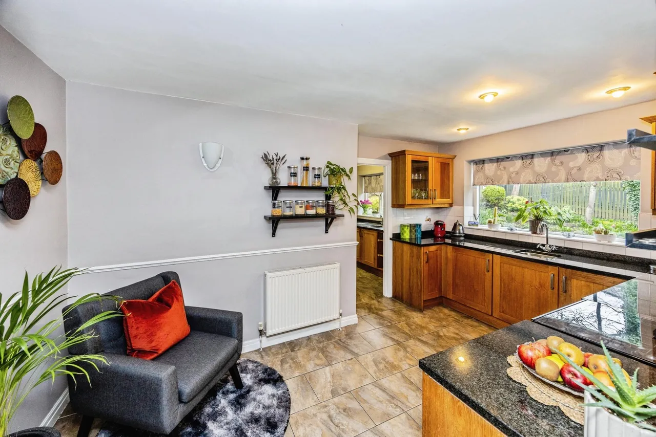 Wakefield Road, Huddersfield, HD8, photo 9