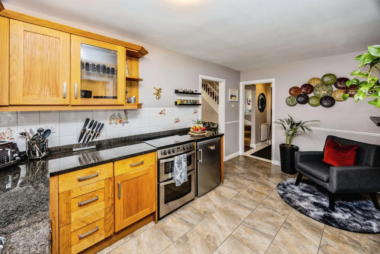 Wakefield Road, Huddersfield, HD8, photo 7