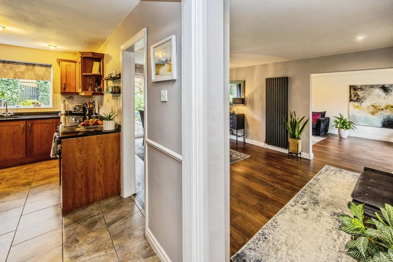 Wakefield Road, Huddersfield, HD8, photo 6