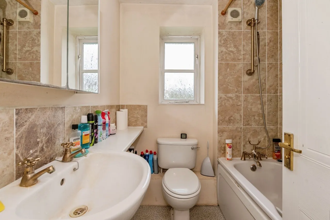 Grifon Road, Chafford Hundred, Grays, Essex, RM16, photo 8