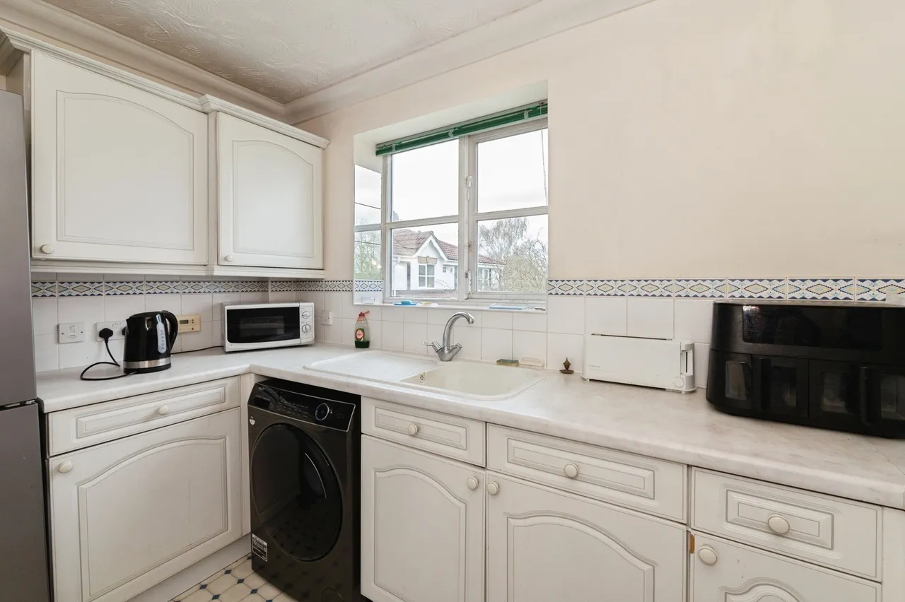 Grifon Road, Chafford Hundred, Grays, Essex, RM16, photo 5