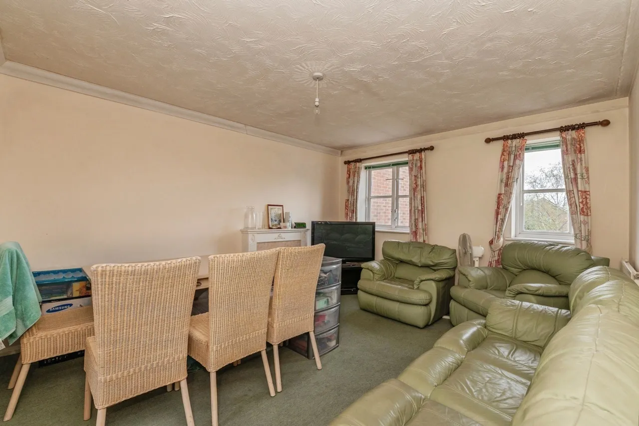 Grifon Road, Chafford Hundred, Grays, Essex, RM16, photo 2