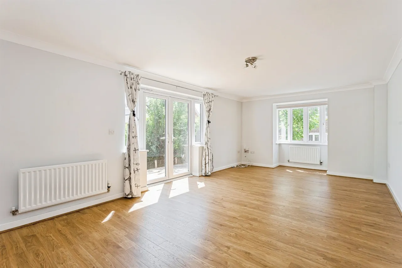 Goldfinch Road, Burgess Hill, photo 2