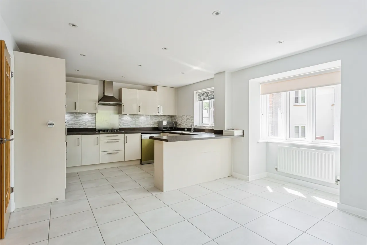 Goldfinch Road, Burgess Hill, photo 4