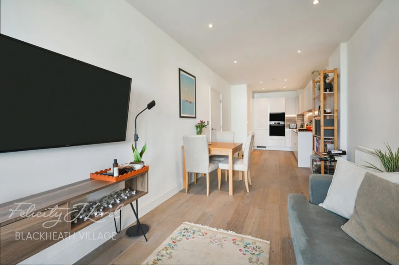Loampit Vale, London, photo 2