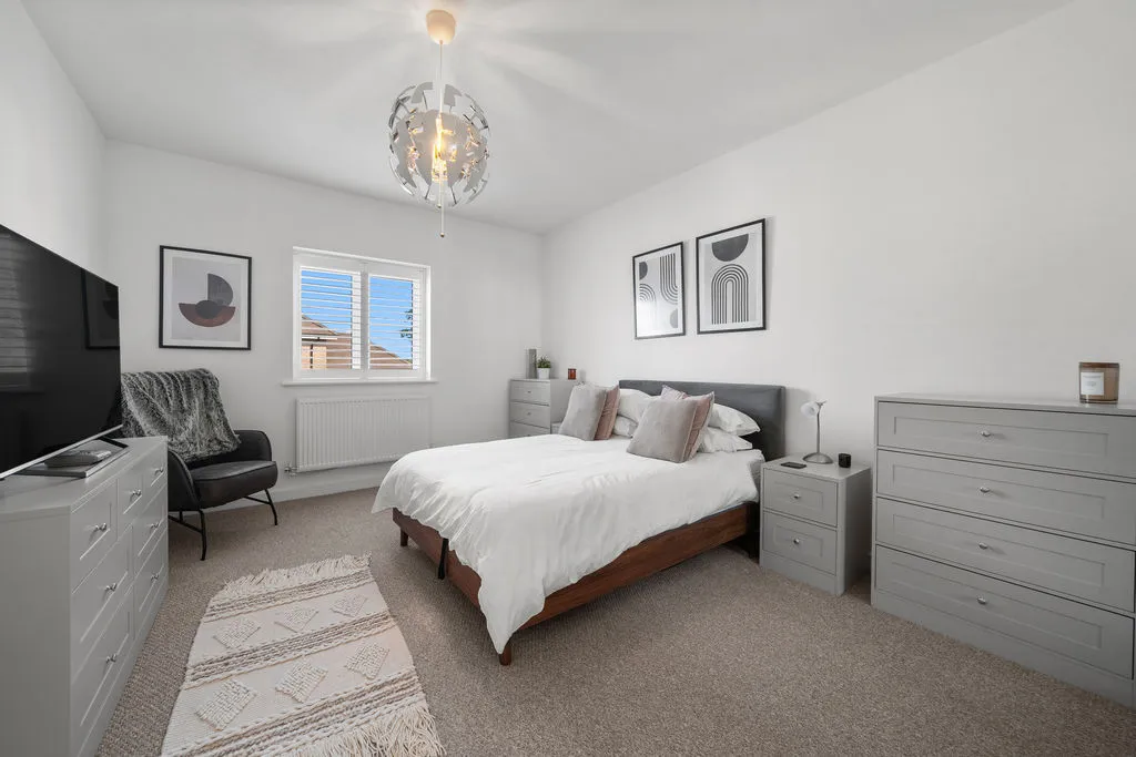 Bell Farm Way Hersham, Walton-On-Thames KT12 5BQ, photo 10