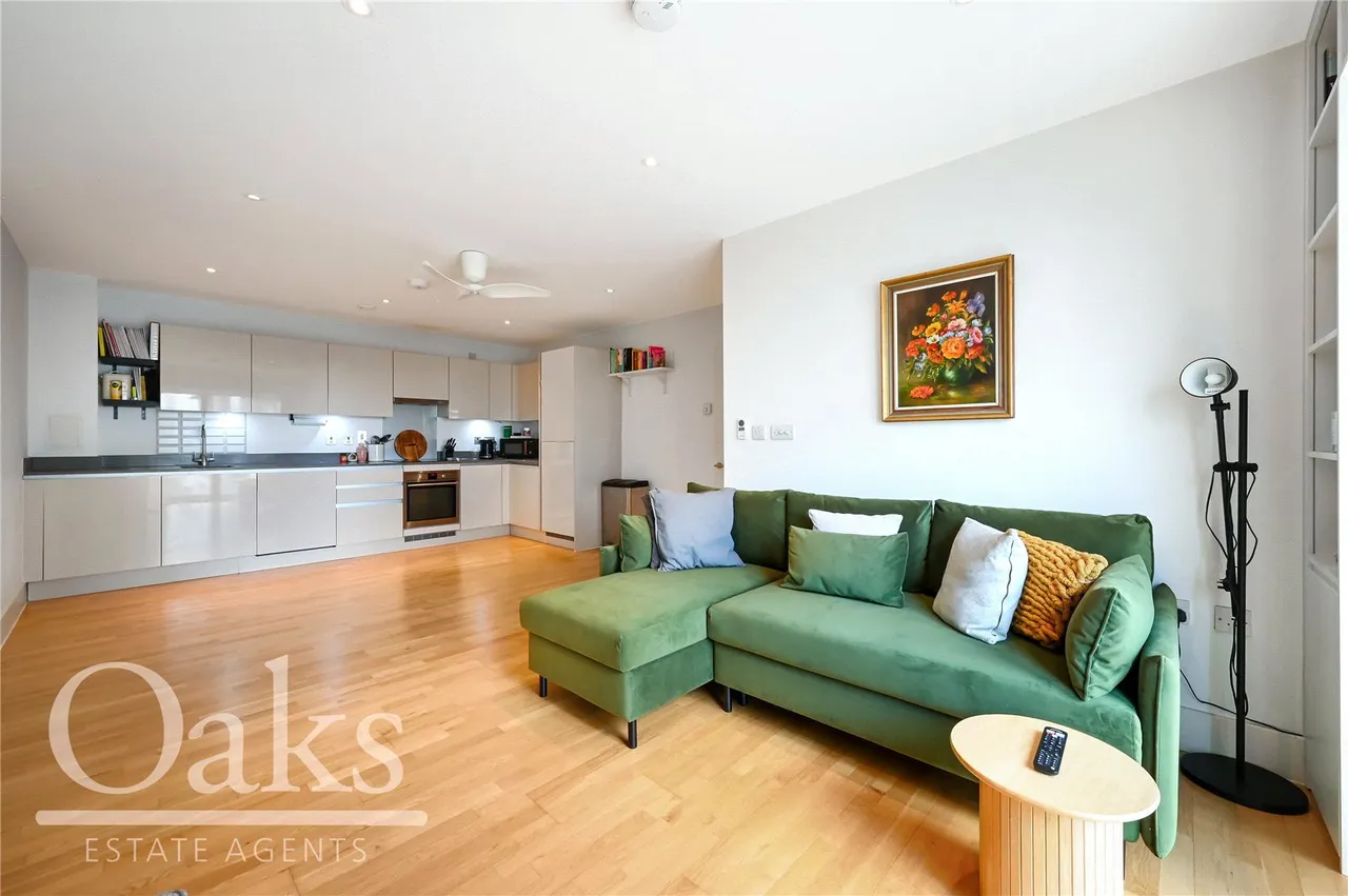Streatham High Road, Streatham, SW16, photo 3