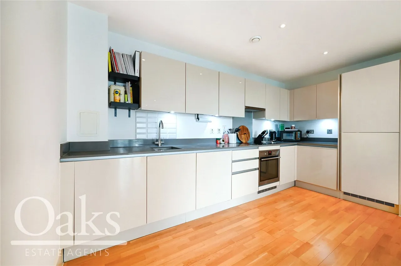 Streatham High Road, Streatham, SW16, photo 4