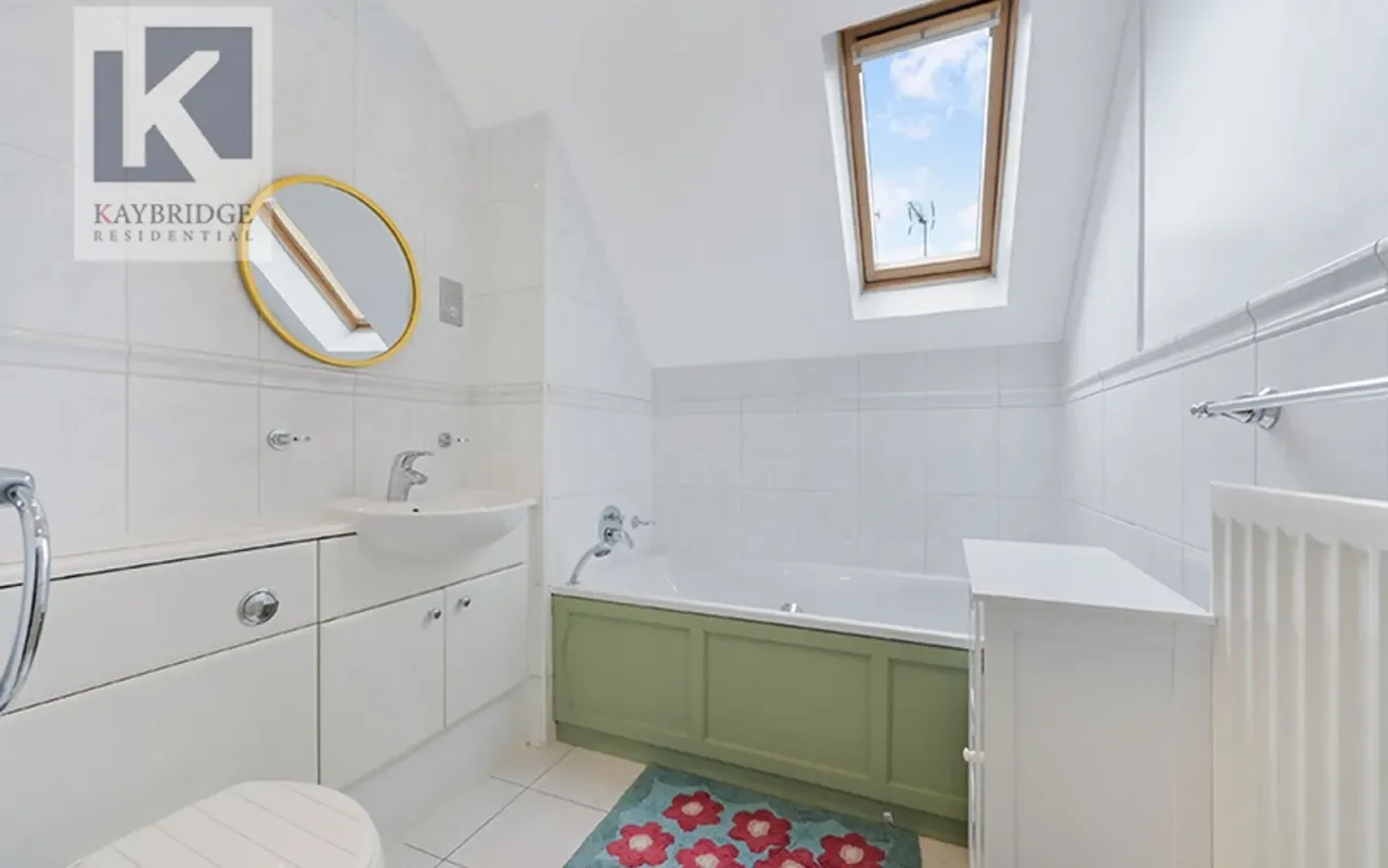High Street, Ewell, KT17, photo 12