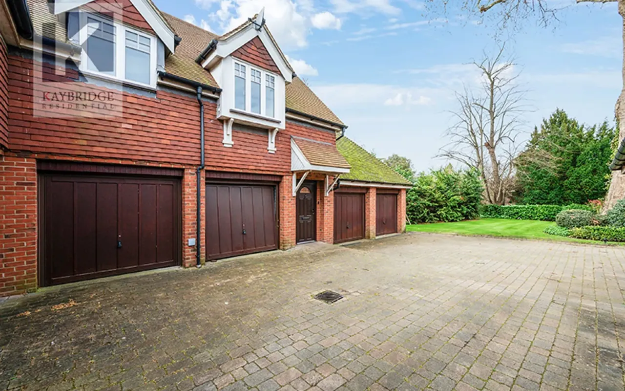 2 bed flat for sale — High Street, Ewell, KT17