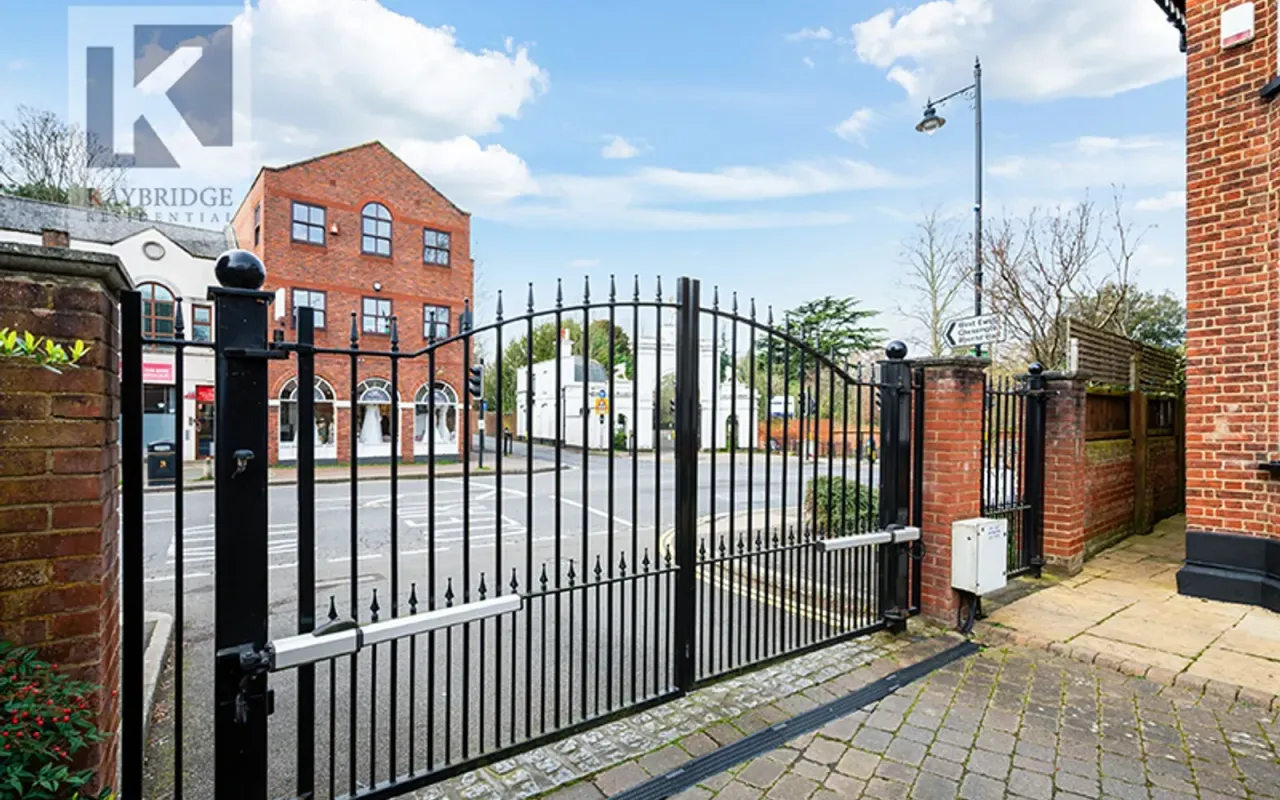 High Street, Ewell, KT17, photo 13