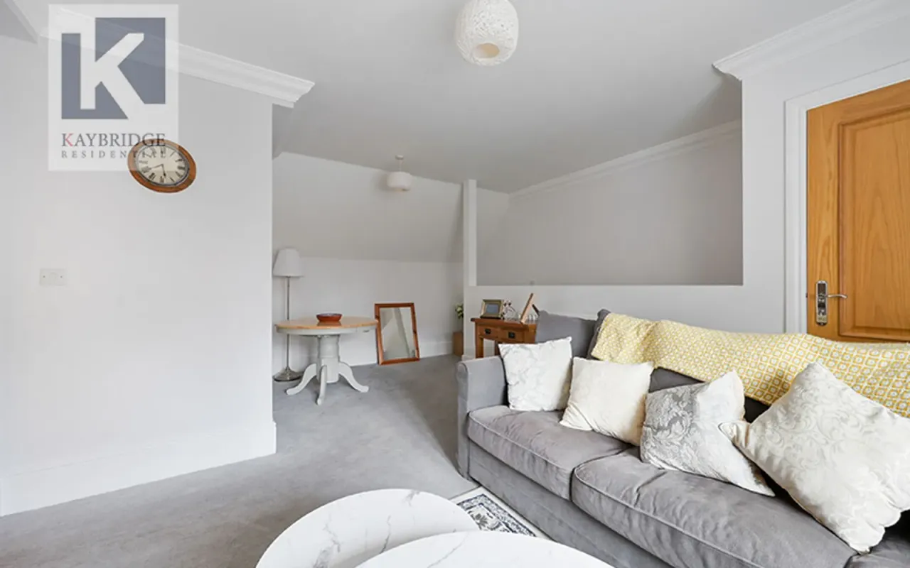 High Street, Ewell, KT17, photo 7