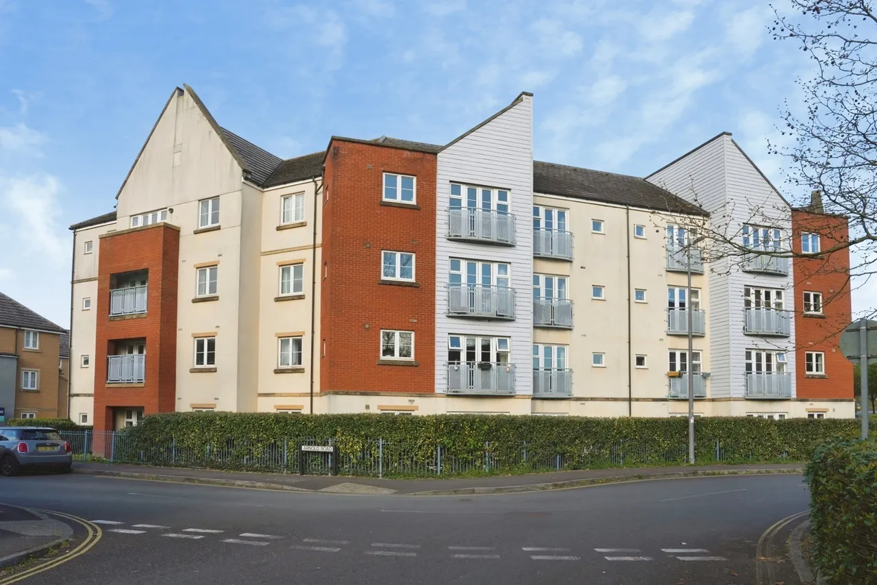 2 bed flat for sale — Arnold Road, Mangotsfield, Bristol, BS16