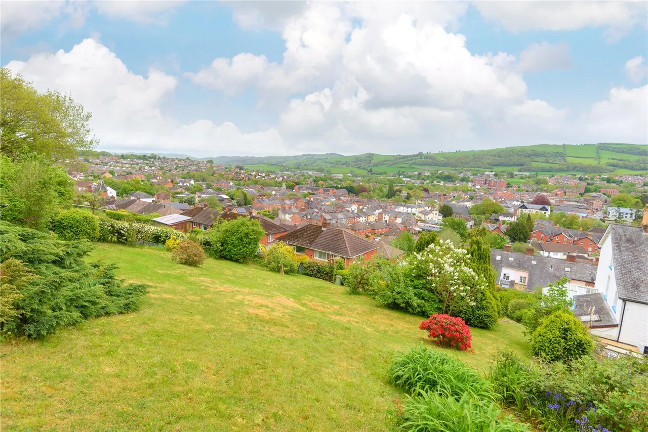 Crescent Gardens, Newtown, Powys, SY16 2HQ, photo 11