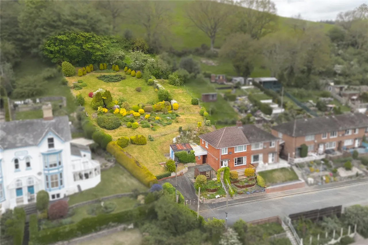 Crescent Gardens, Newtown, Powys, SY16 2HQ, photo 41