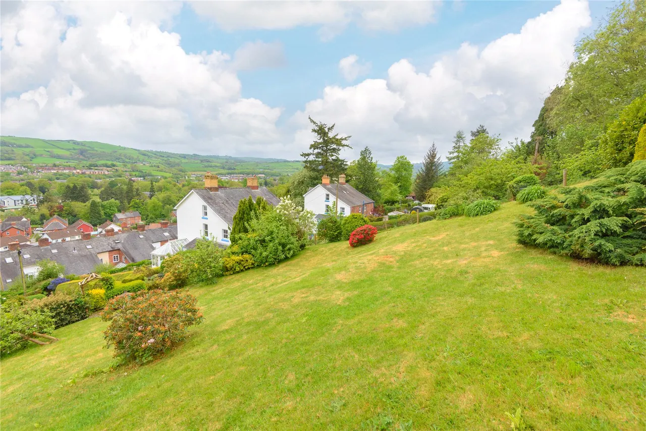 Crescent Gardens, Newtown, Powys, SY16 2HQ, photo 28