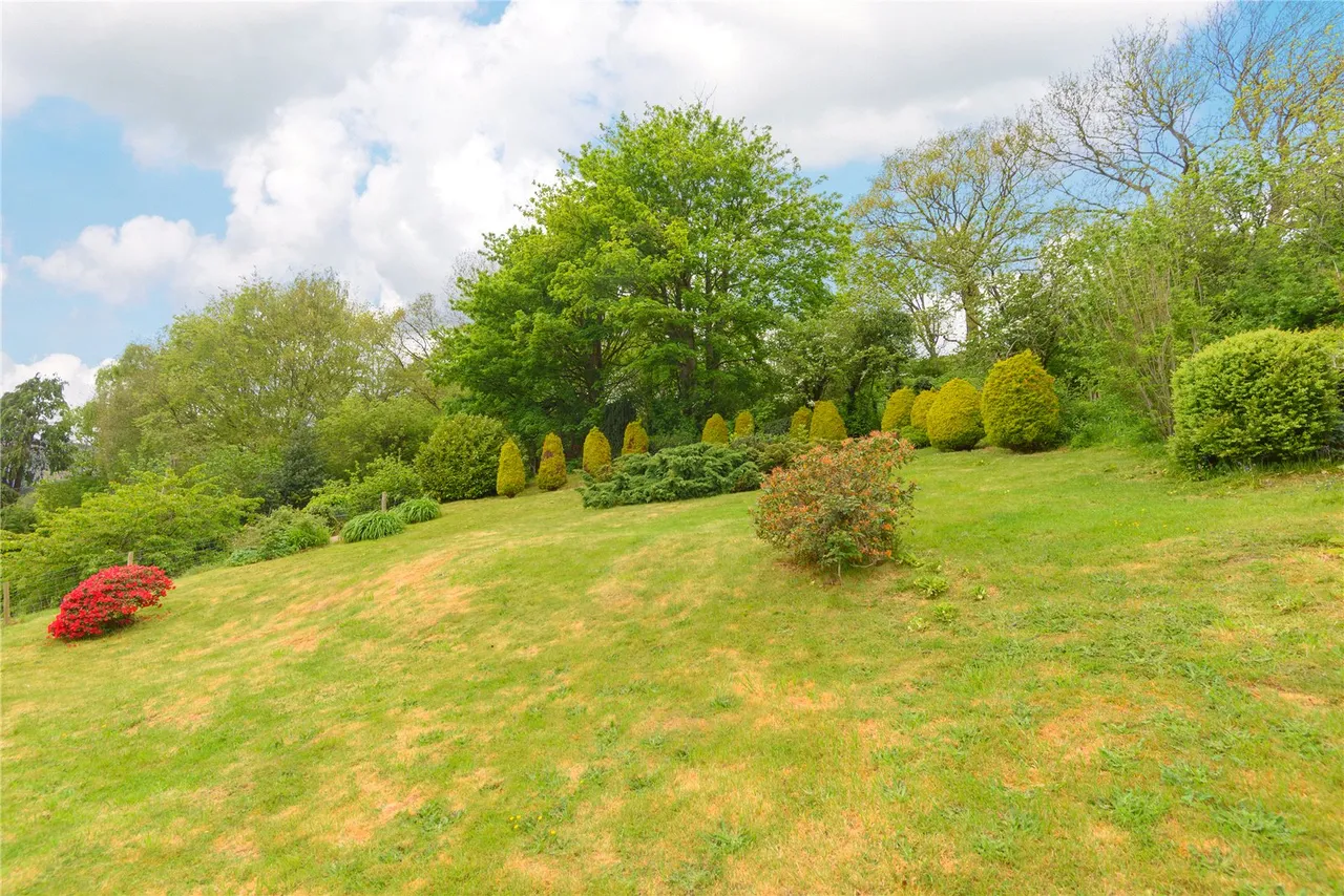 Crescent Gardens, Newtown, Powys, SY16 2HQ, photo 24
