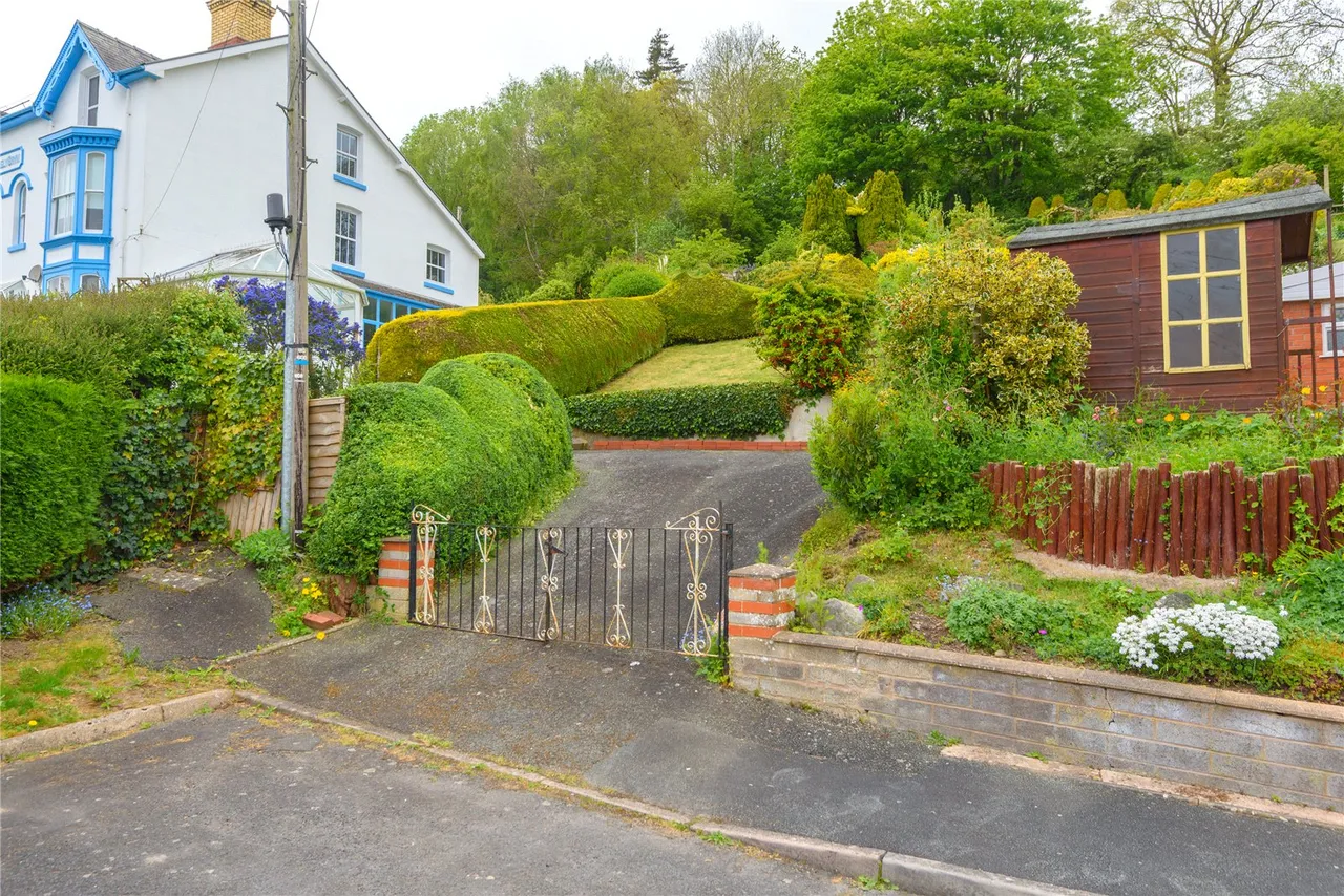 Crescent Gardens, Newtown, Powys, SY16 2HQ, photo 38
