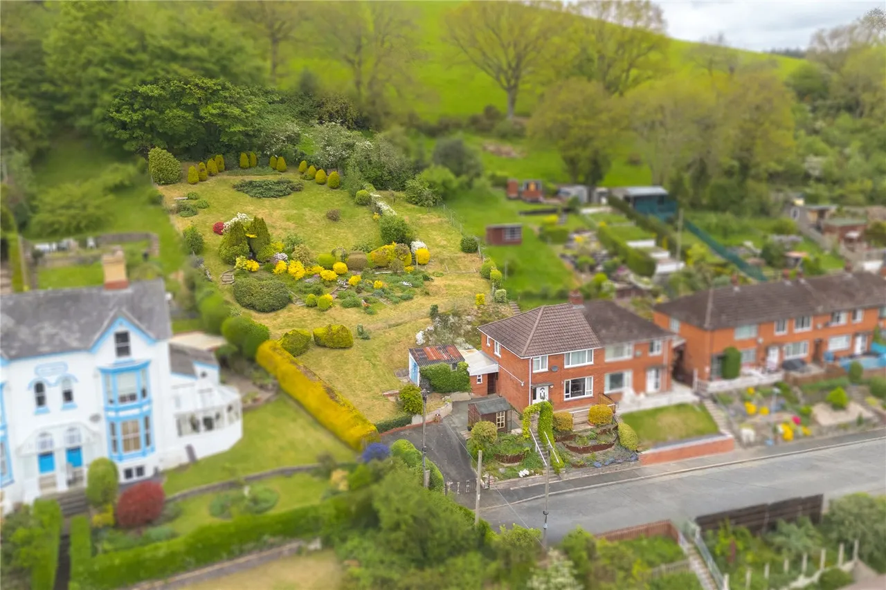 Crescent Gardens, Newtown, Powys, SY16 2HQ, photo 39