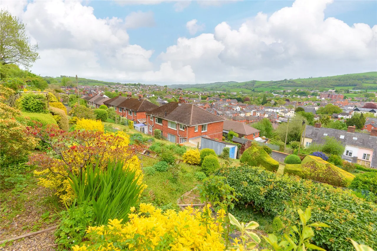 Crescent Gardens, Newtown, Powys, SY16 2HQ, photo 26