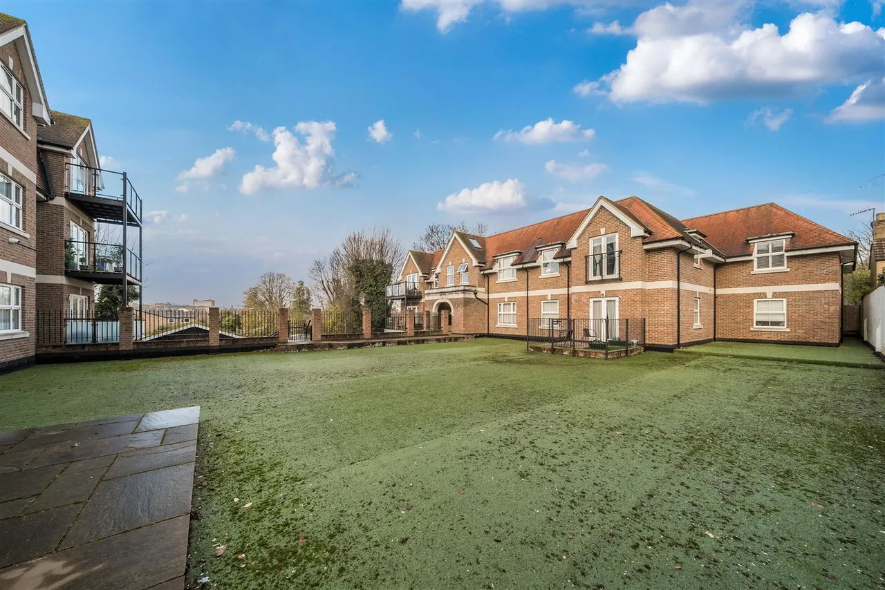 Ellam Court, Bushey Hall Road, Bushey, WD23, photo 5