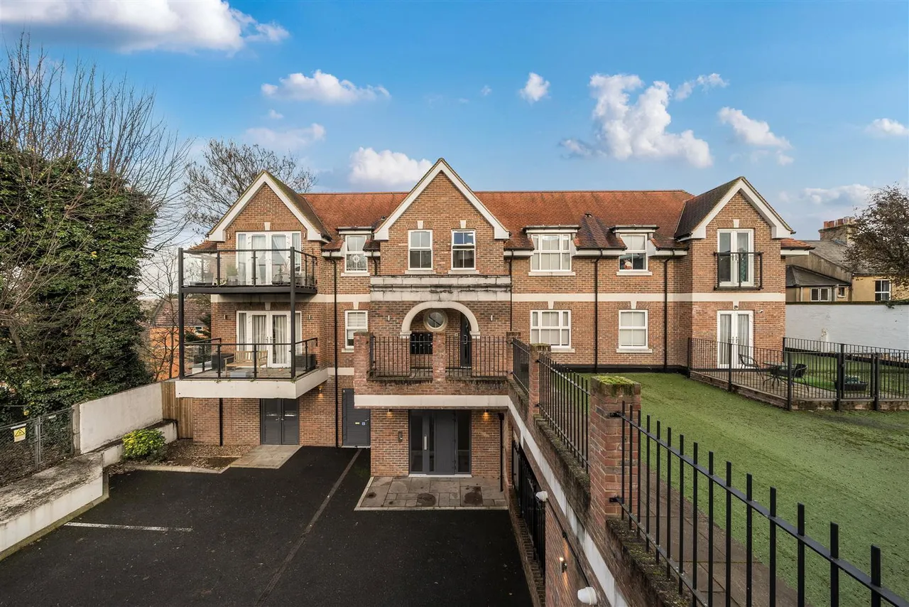 Ellam Court, Bushey Hall Road, Bushey, WD23, photo 2