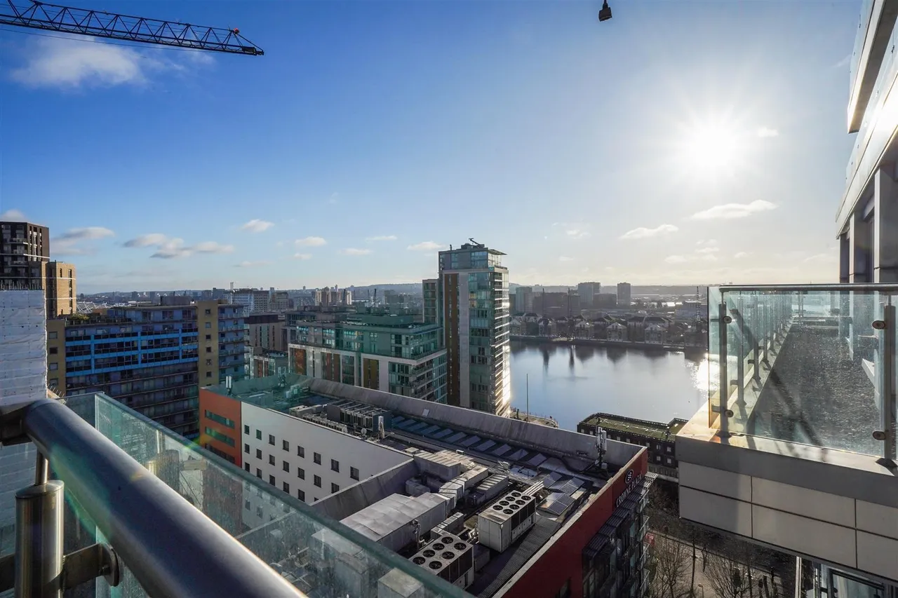 Western Gateway, Royal Victoria Dock, E16, photo 2