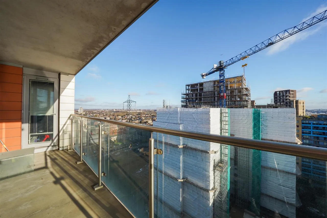 Western Gateway, Royal Victoria Dock, E16, photo 4
