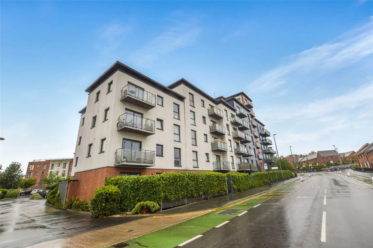 2 bed flat to rent, Camp Street, Salford, M7
