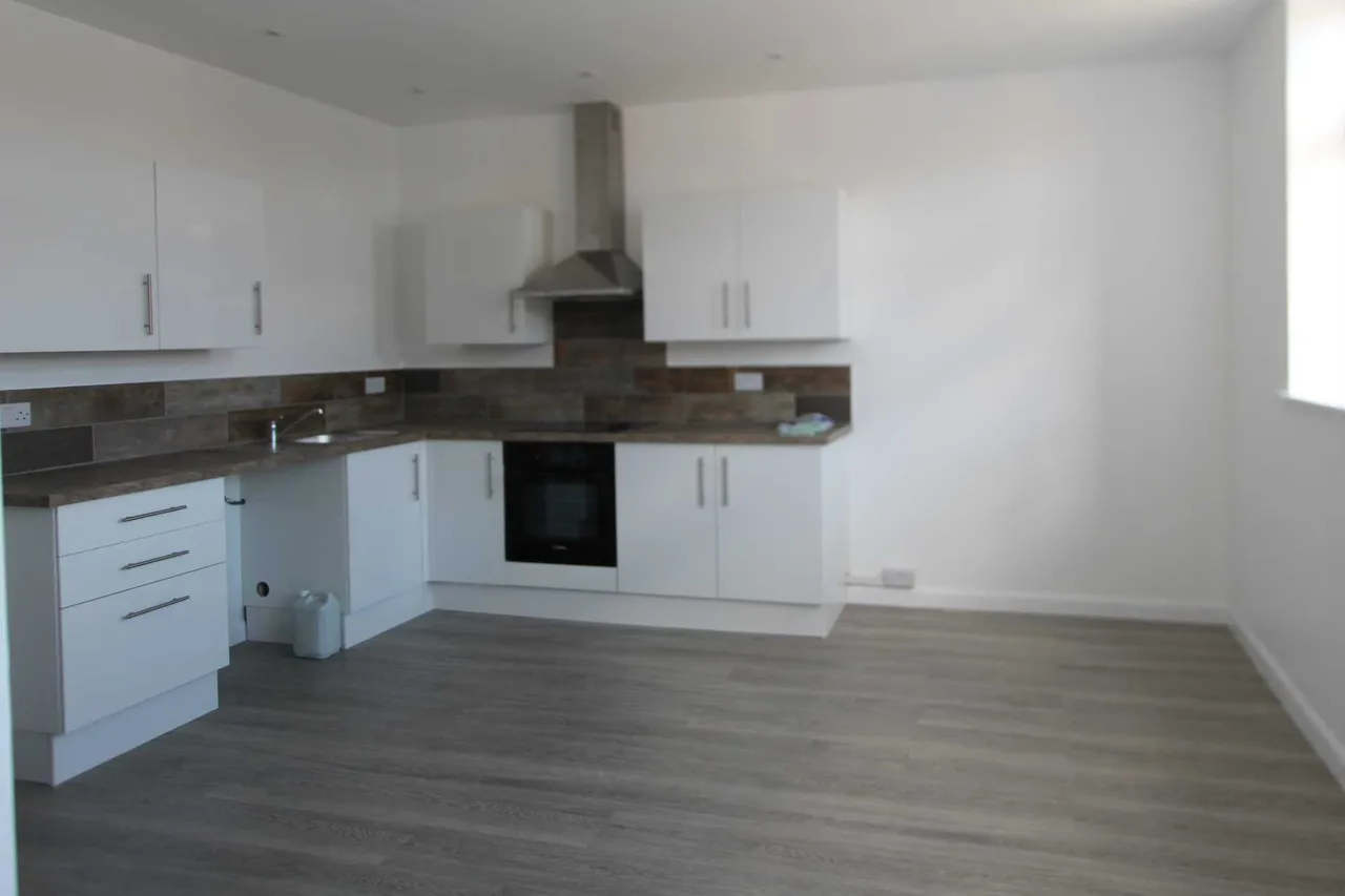 2 bed flat to rent — Furtherwick Road, Canvey Island, SS8 7AE