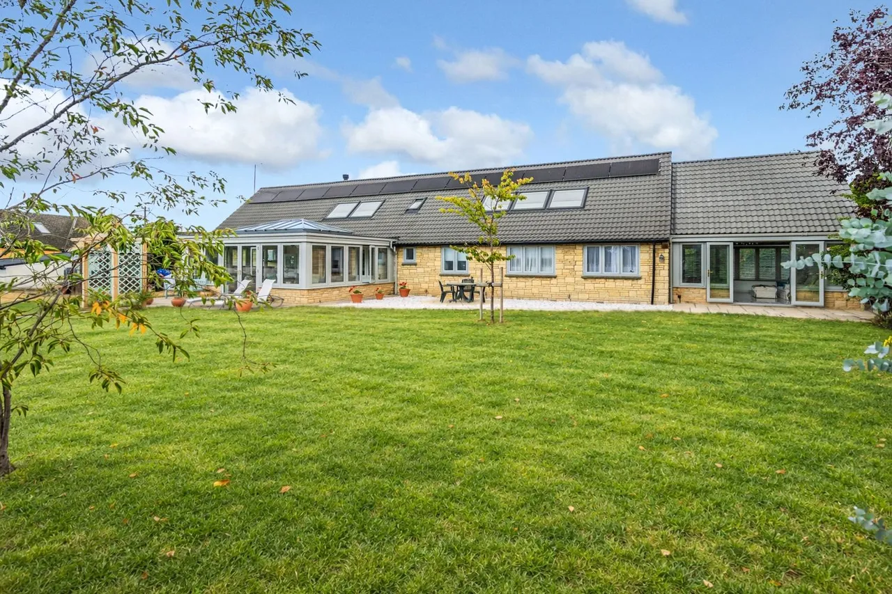 4 bed house for sale, Down Ampney, Cotswolds, GL7