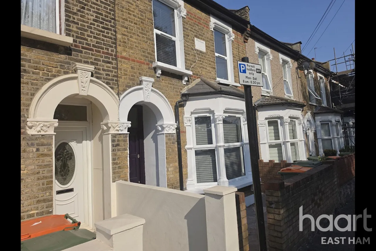 3 bed house to rent, Grangewood Street, E6