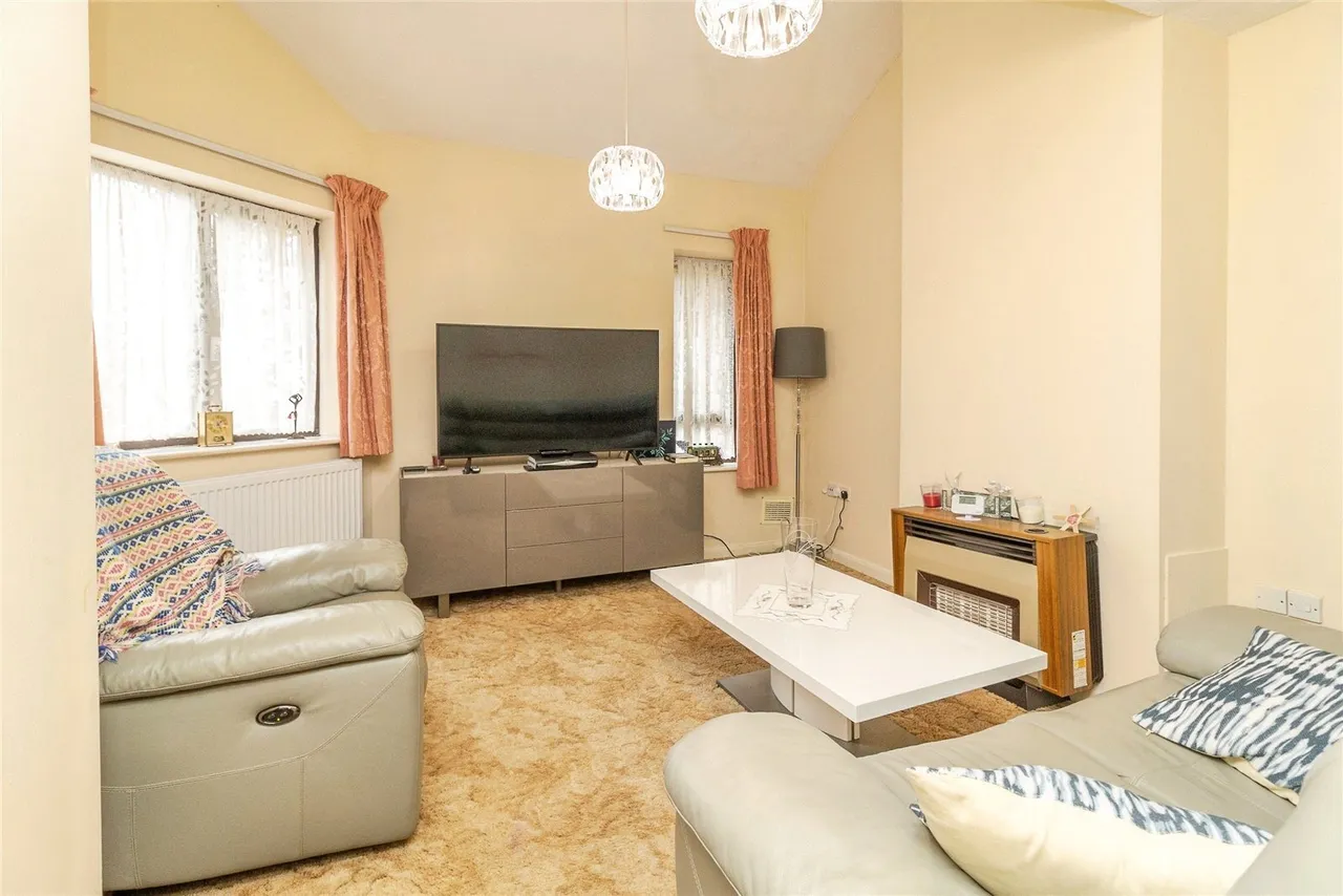 Broadway Avenue, Giffard Park, Milton Keynes, Buckinghamshire, MK14, photo 2