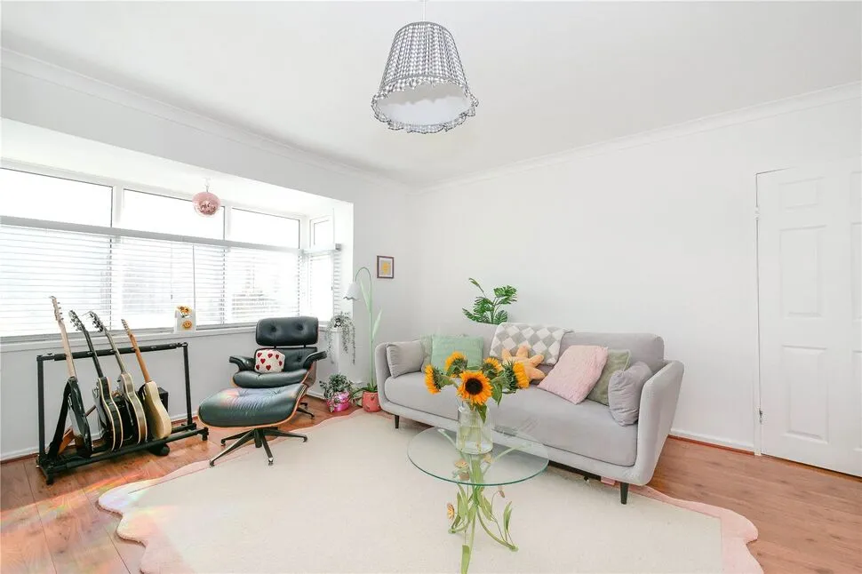 Central Avenue, Baildon, BD17, photo 9