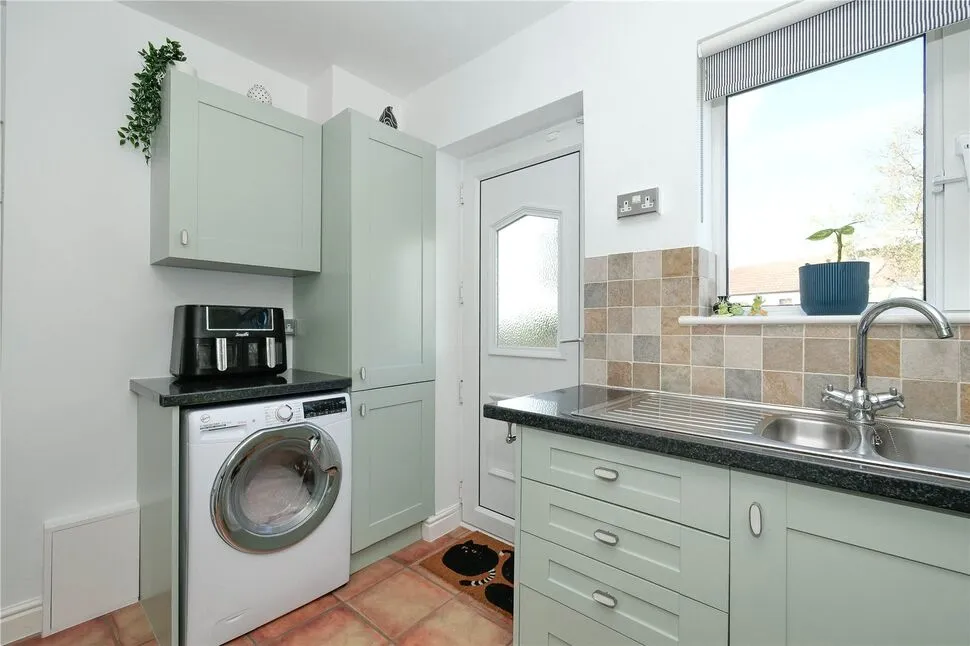 Central Avenue, Baildon, BD17, photo 6